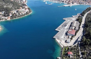 Pomorsko-putnički terminal Vela Luka snimljen iz zraka